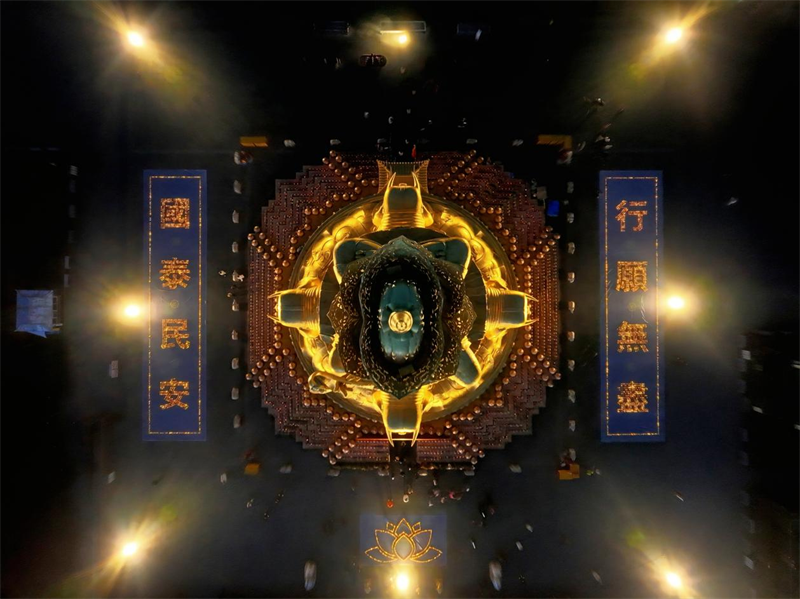 萬盞心燈映峨眉：2026年普賢圣誕日再現(xiàn)“大光明山”勝景